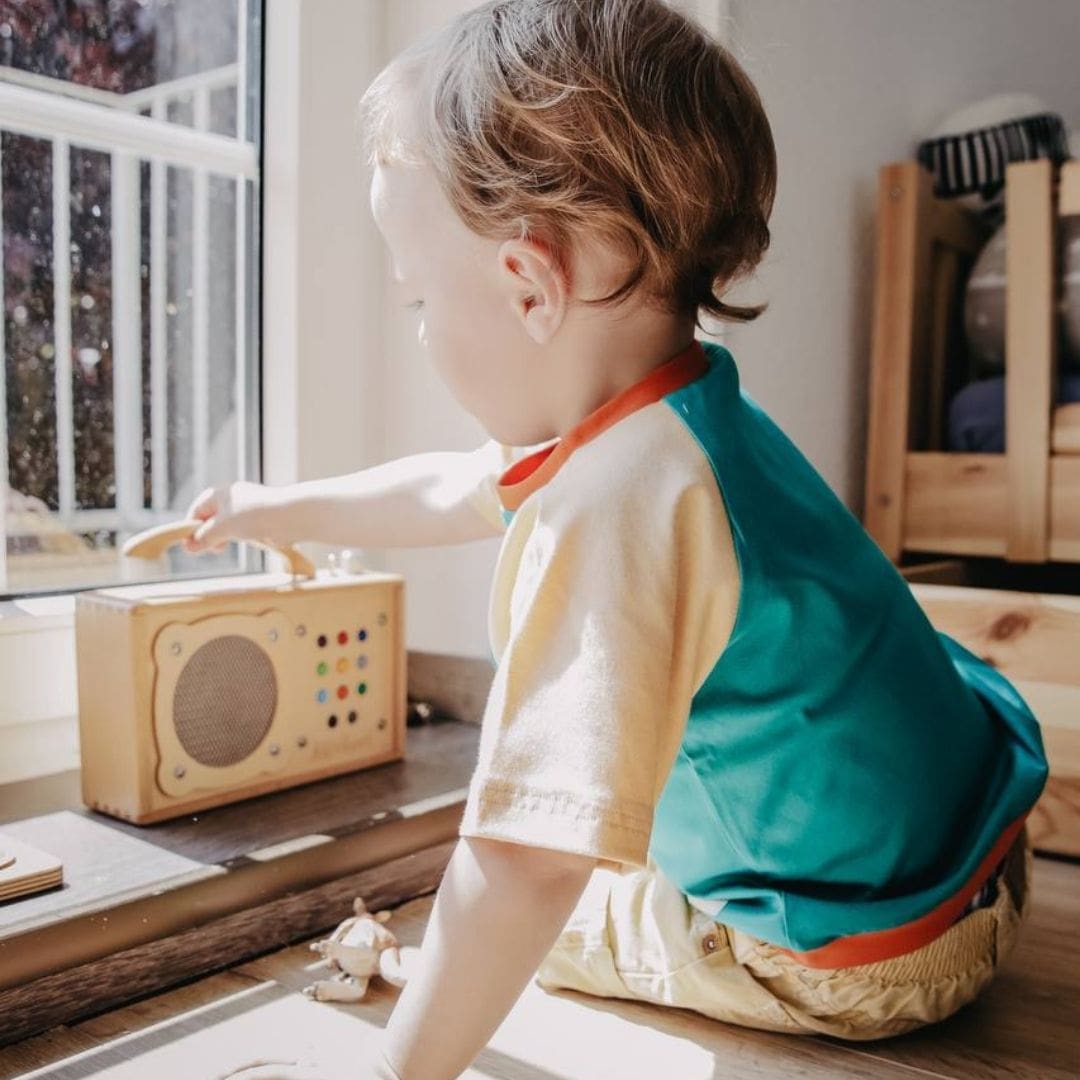 Kinderoutfits im Sommer: Warum Fast-Fashion ein Risiko für empfindliche Kinderhaut sein kann.