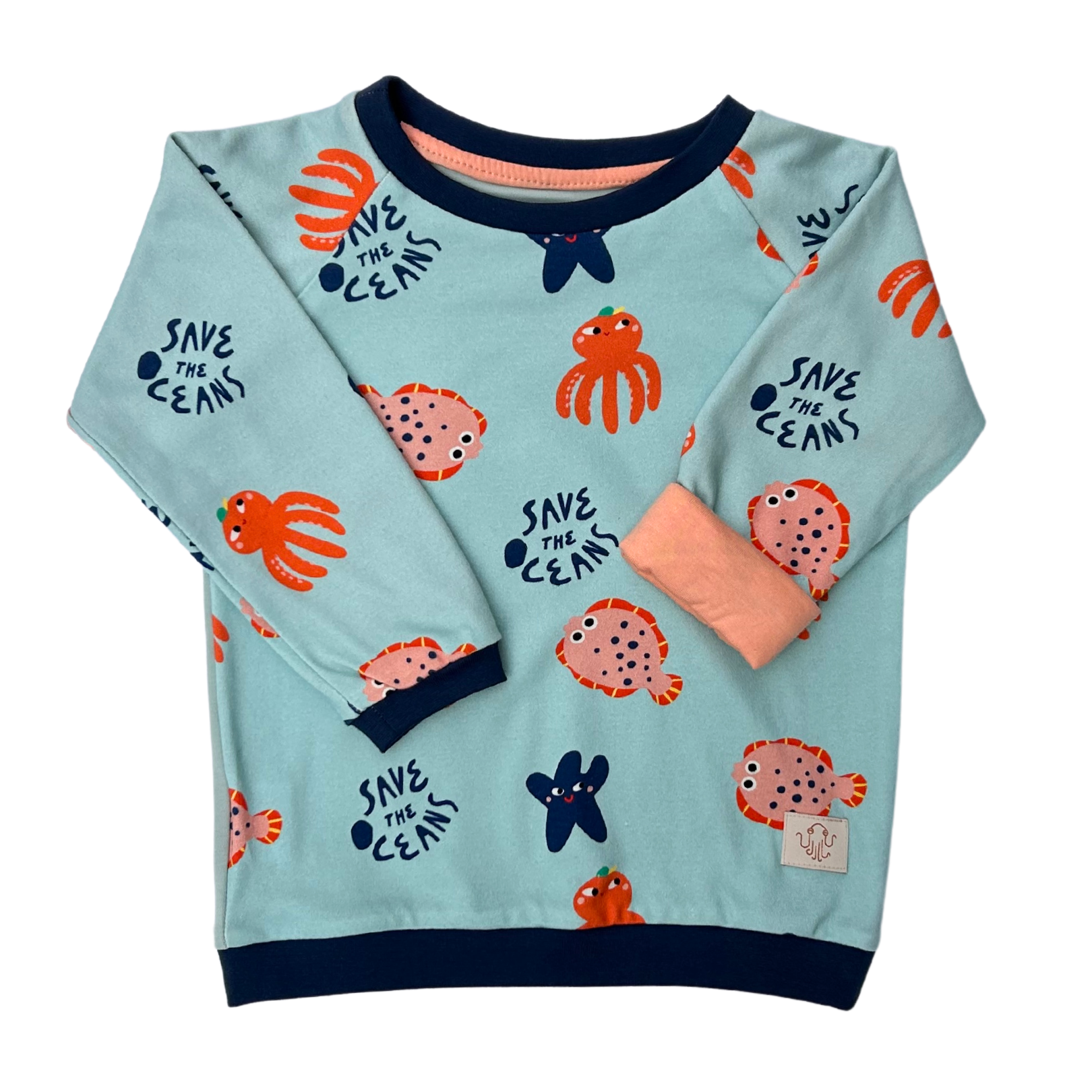 Fairer Alltagsbegleiter für Kinder aus Bio-Baumwolle mit Meerestiere-Motiv im Unisex-Schnitt von der Marke Oktopulli
