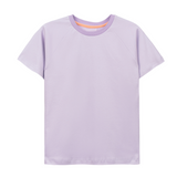 Ein fliederfarbenes Raglan Shirt im Unisex-Schnitt aus Bio-Baumwolle der Marke Oktopulli 